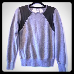 🚺 NIKE Crewneck Sweatshirt